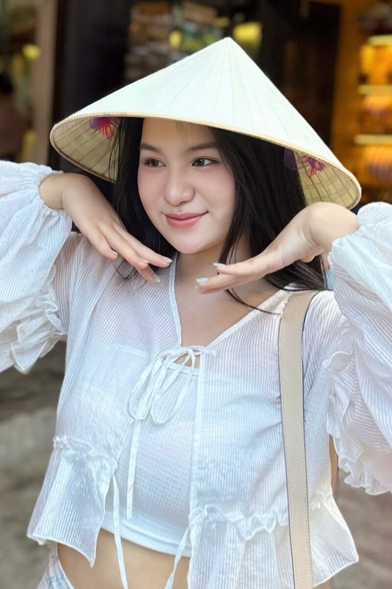 Con gái NSND Trịnh Kim Chi chọn lối sống kín tiếng và tập trung vào việc học.