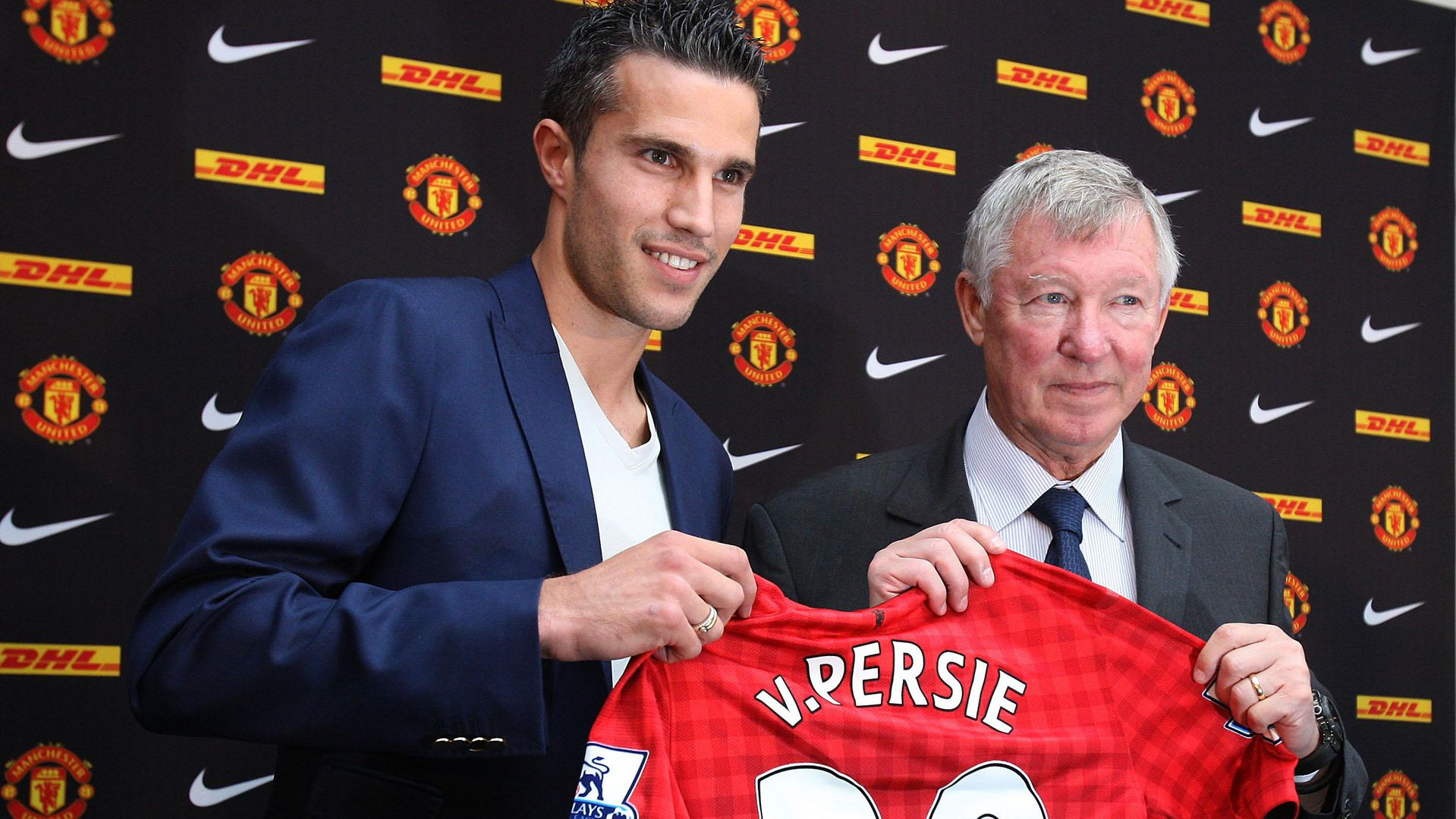 HLV Sir Alex Ferguson và Robin van Persie trong ngày ra mắt Manchester United.