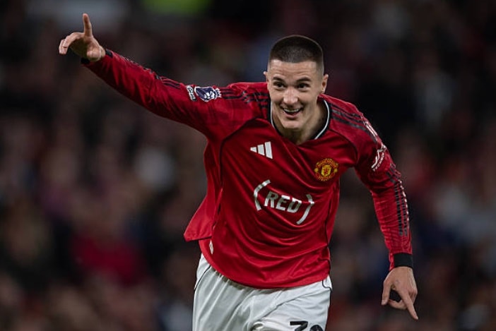 MU tiến gần hơn đến tấm vé dự Champions League.