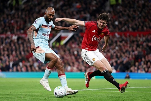 Các cầu thủ Manchester United ăn mừng chiến thắng quan trọng trước Brentford.