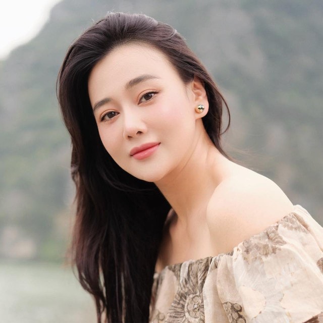 Diễn viên Phương Oanh rạng rỡ trở lại sau biến cố