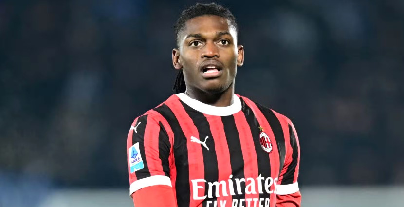 Rafael Leao trong màu áo AC Milan và mối liên kết với Manchester United