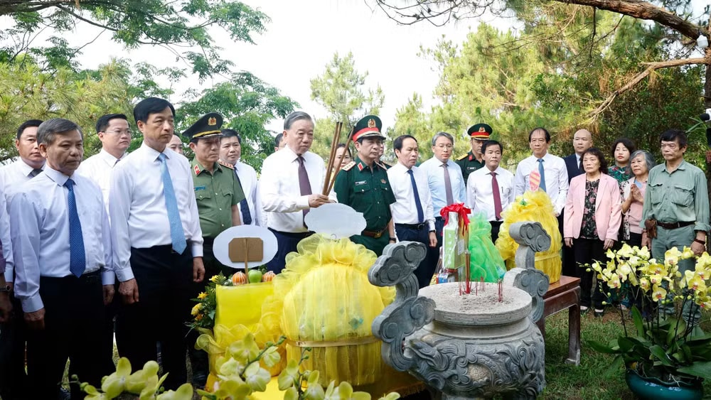 e699dc9f9819ae-_vna-potal-tong-bi-thu-chu-tich-nuoc-dang-huong-tuong-niem-dai-tuong-vo-nguyen-giap-8731608-5468.jpg.avif.jpg
