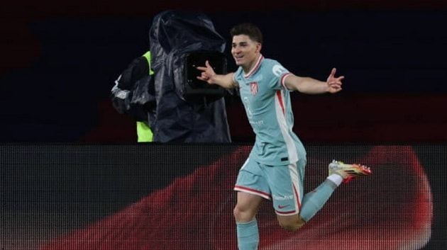 Julian Alvarez là mục tiêu chuyển nhượng hàng đầu của Barcelona để thay thế Robert Lewandowski.