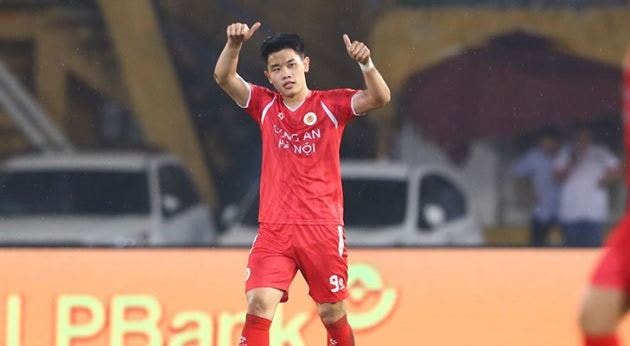 Tiền đạo Nguyễn Đình Bắc đang có phong độ ghi bàn cực cao tại V.League.