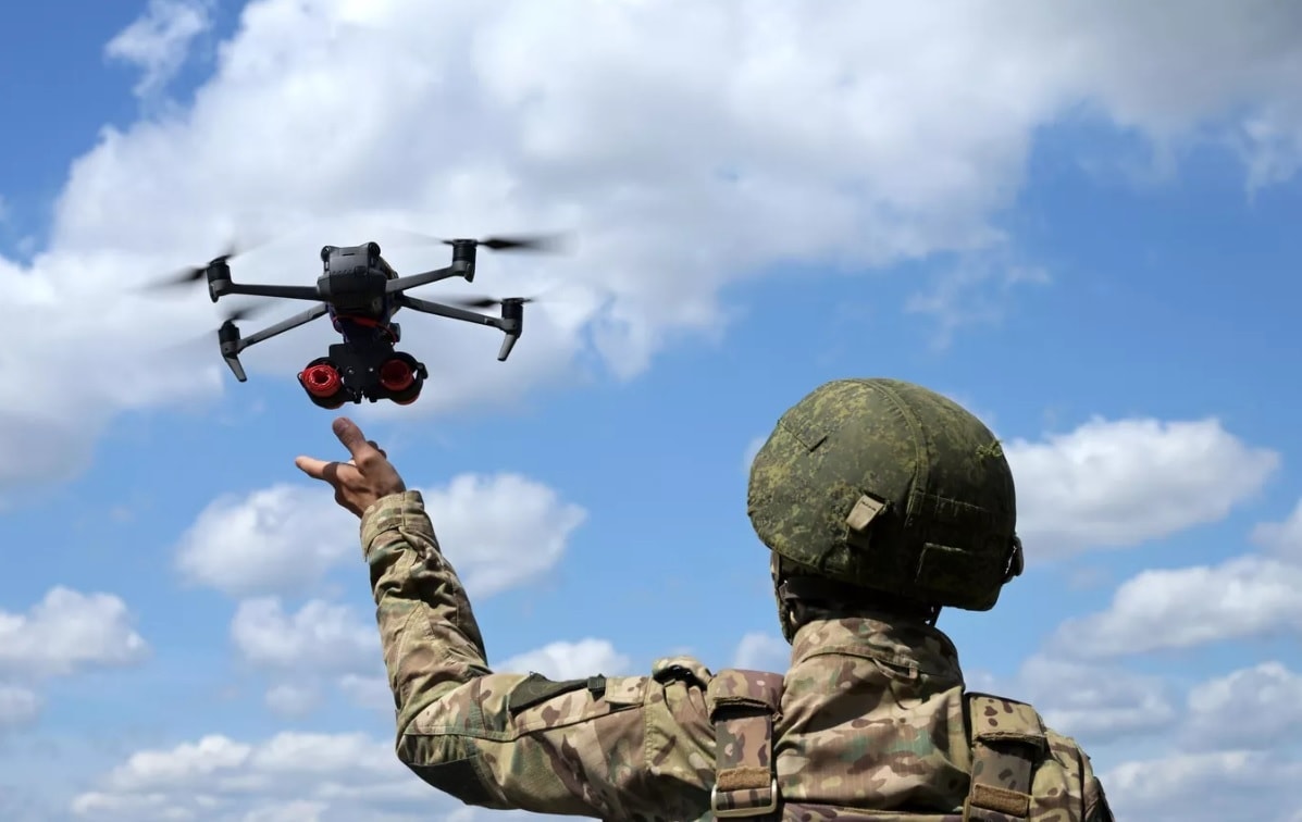 Binh sĩ sử dụng UAV trên chiến trường