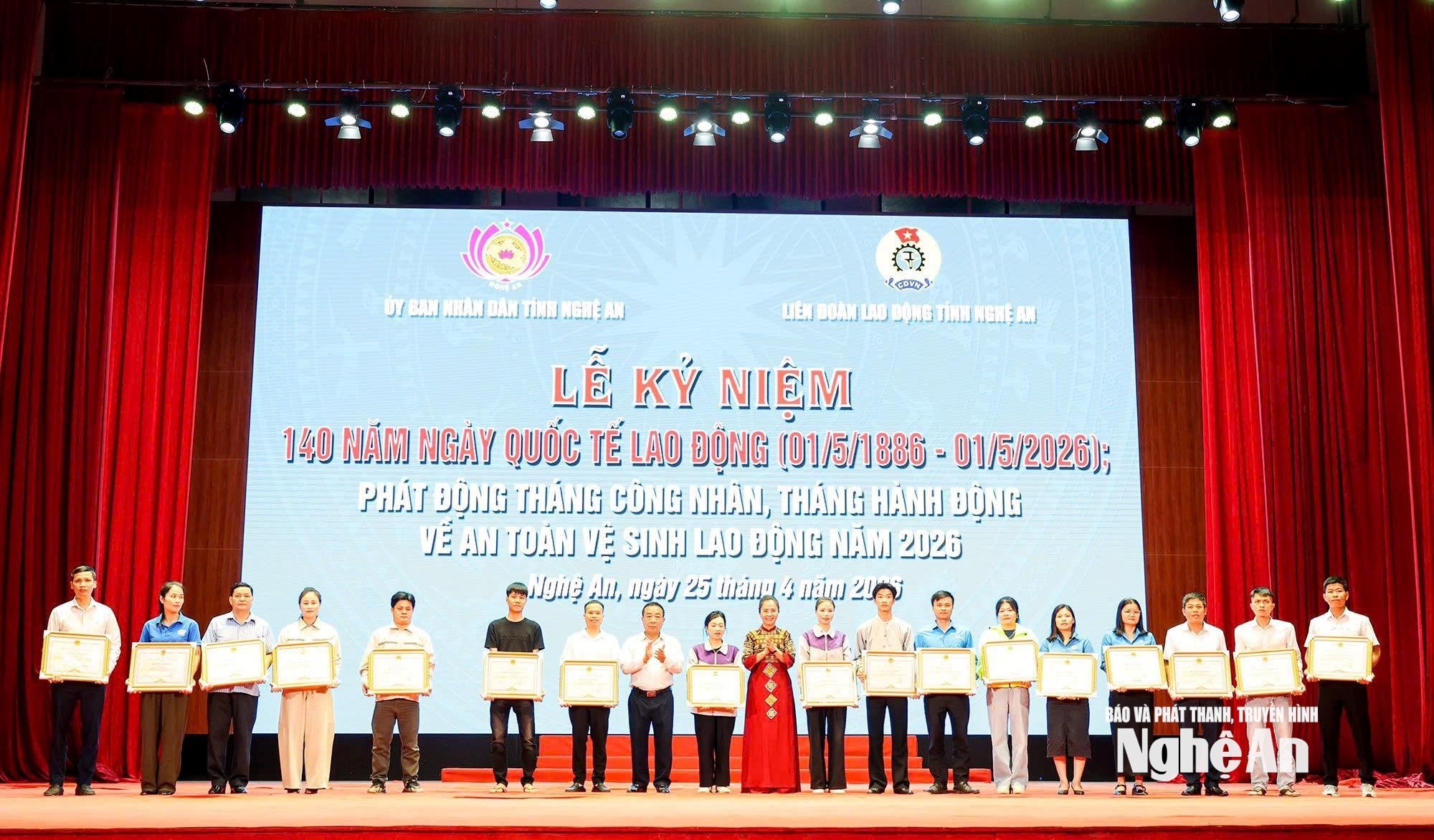 cong nhan Nghe An