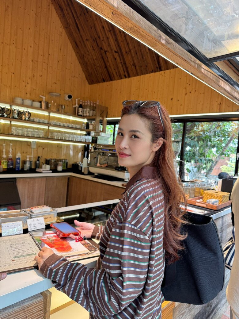 Gia đình Đông Nhi và Ông Cao Thắng tận hưởng kỳ nghỉ.