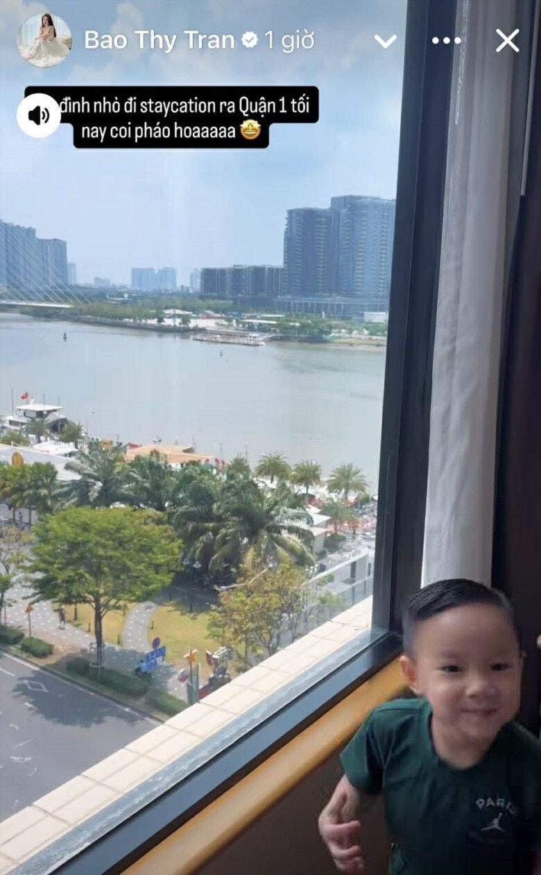 Bảo Thy và gia đình đã chuẩn bị để ngắm pháo hoa.