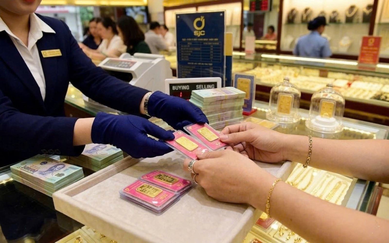 Giá vàng hôm nay 1/5/2026: Giá vàng SJC, nhẫn 9999 và giá vàng thế giới