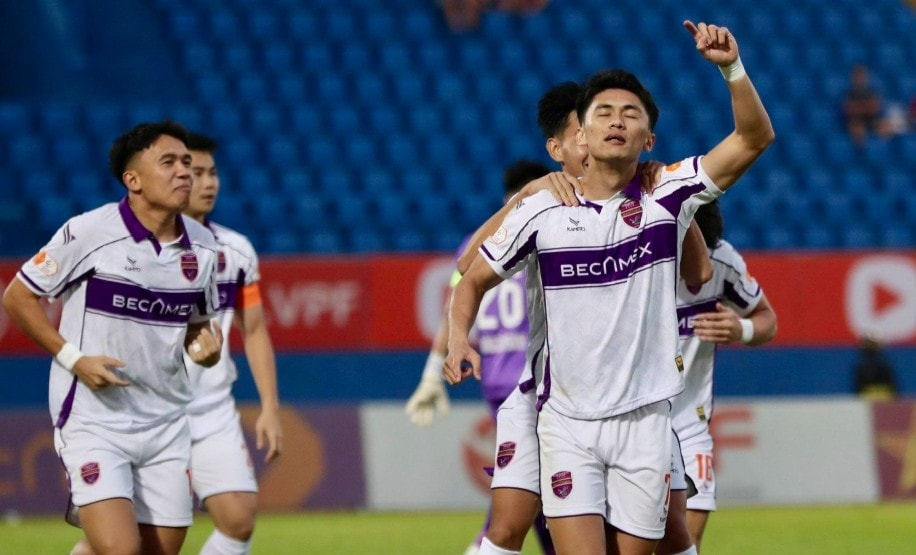 Becamex TPHCM nỗ lực giành 3 điểm trước Thanh Hóa tại vòng 21 V-League.