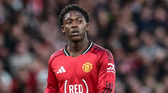 Kobbie Mainoo gia hạn hợp đồng với Manchester United đến năm 2031