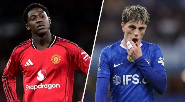 Kobbie Mainoo và Alejandro Garnacho trong màu áo Manchester United
