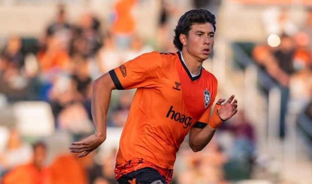 Tristan Trager trong màu áo đội bóng cũ tại Mỹ