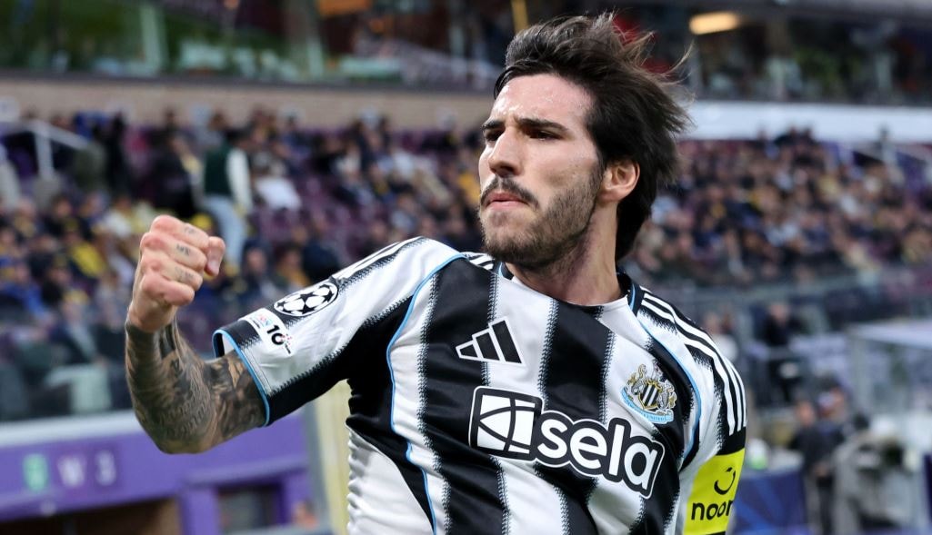 Sandro Tonali thi đấu tại Ngoại hạng Anh.