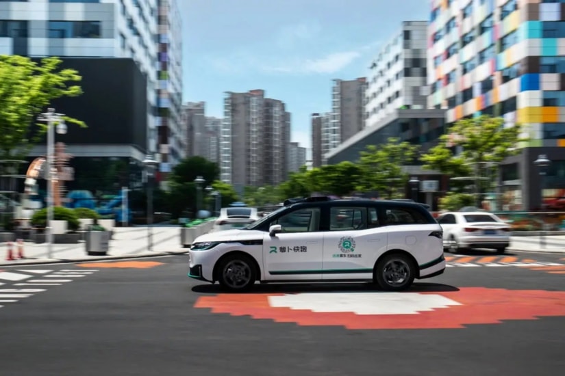 Hàng loạt xe taxi tự lái dừng hoạt động giữa đường phố Vũ Hán gây ùn tắc nghiêm trọng