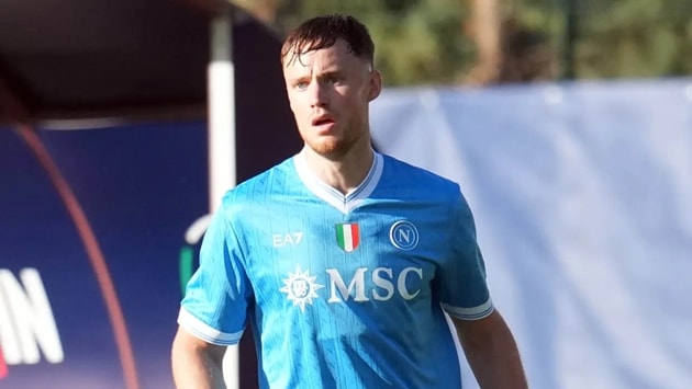 Liverpool đang nỗ lực đàm phán để chiêu mộ trung vệ Sam Beukema từ Napoli.