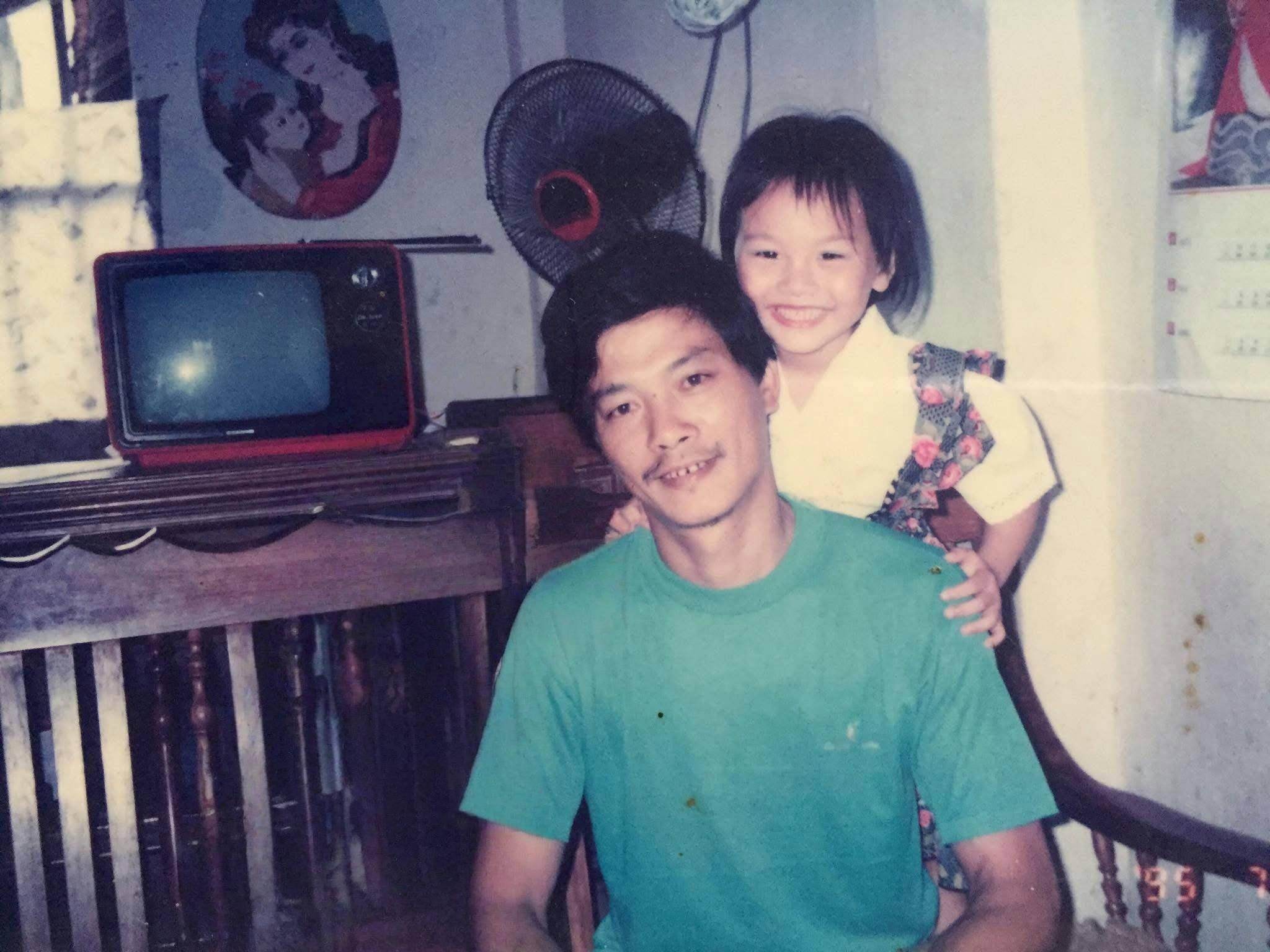 Bảo Thanh hồi bé bên bố - cố nghệ sĩ tuồng Vũ Nhật Điềm.