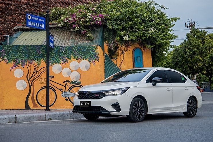 Cận cảnh mâm xe và thân xe Honda City 2026
