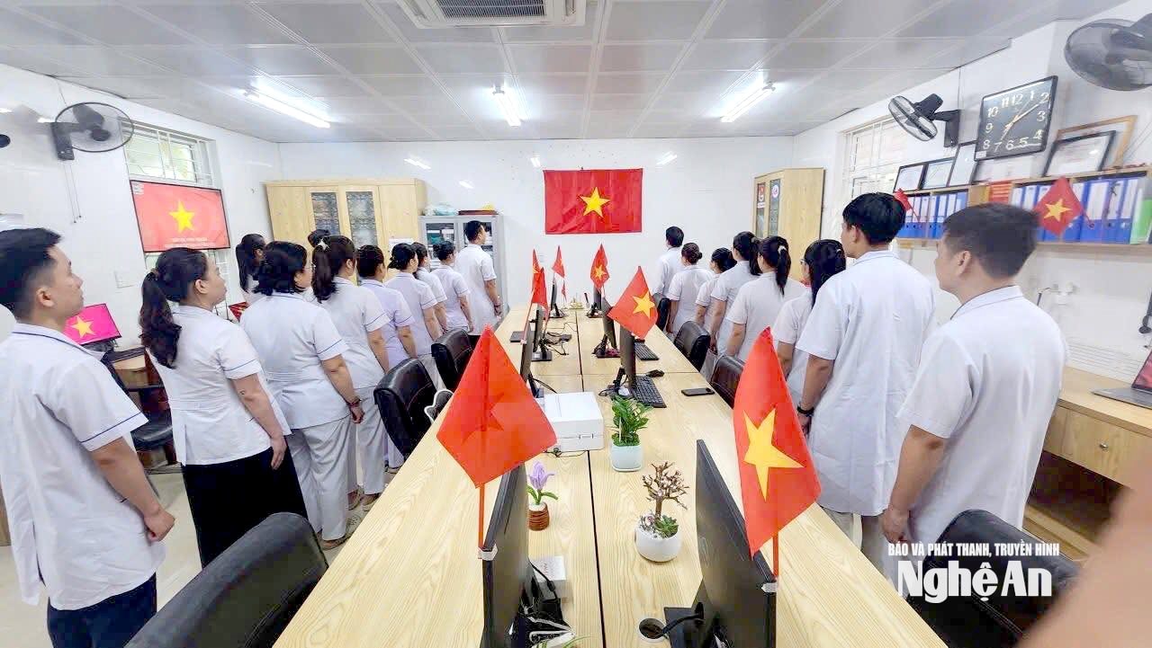 chào cờ tập thể Ảnh CSCC0