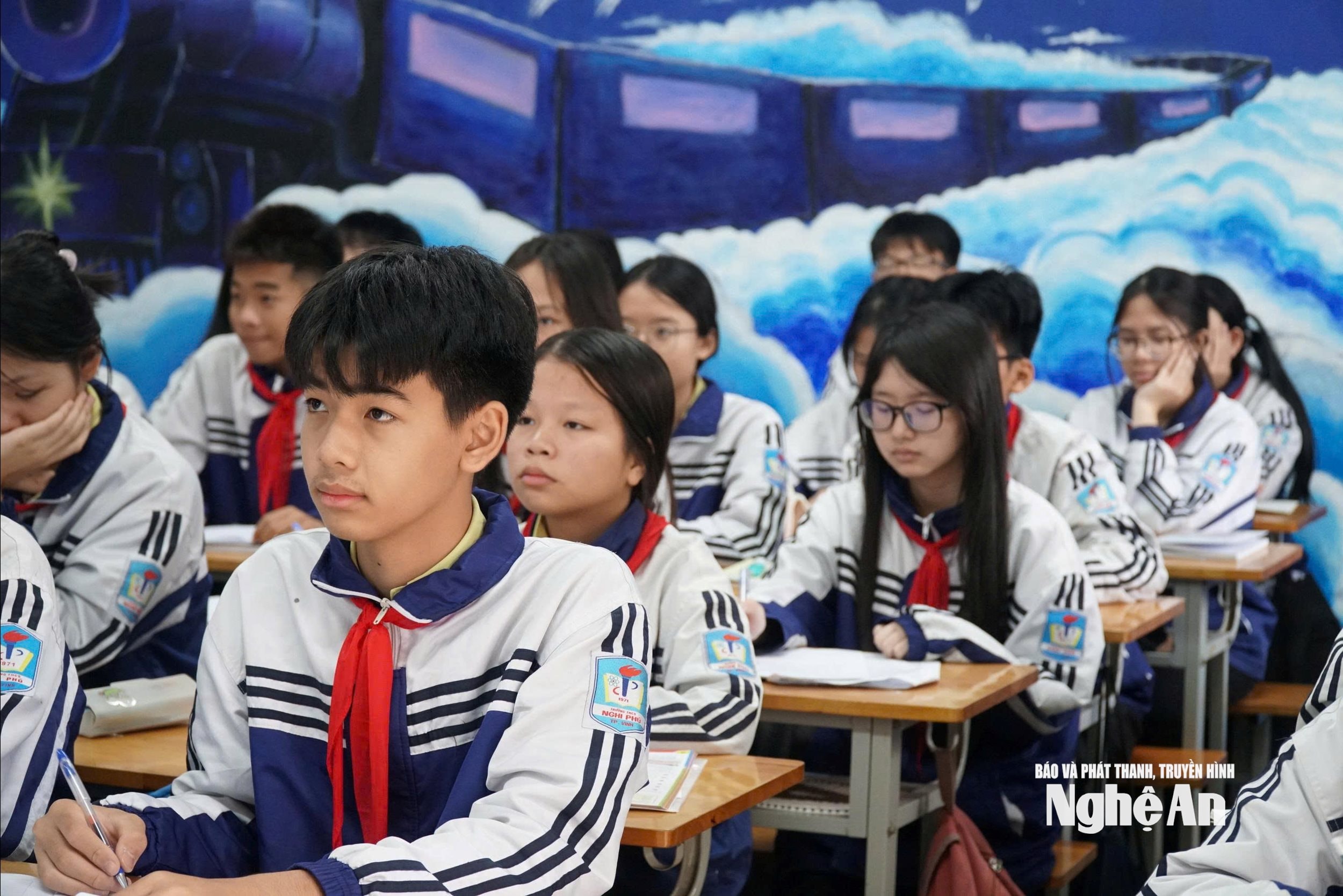 Năm học này học sinh trên địa bàn thành phố Vinh (cũ) tăng ddooitj biến. Ảnh - Mỹ Hà