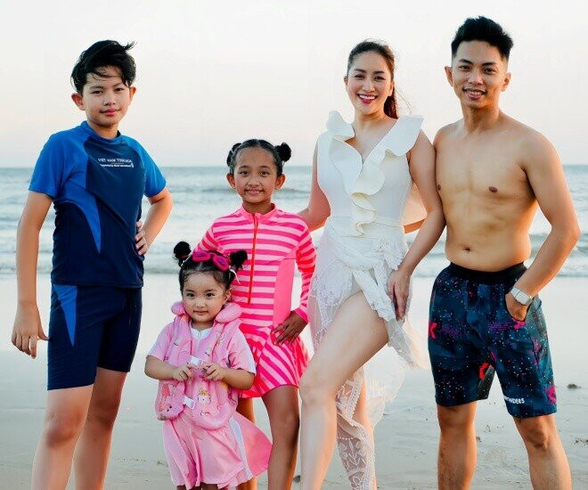 Khánh Thi và Phan Hiển có 3 con đủ nếp, đủ tẻ.