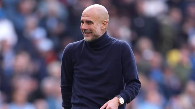 Man City kém hơn Arsenal khoảng cách 6 điểm.