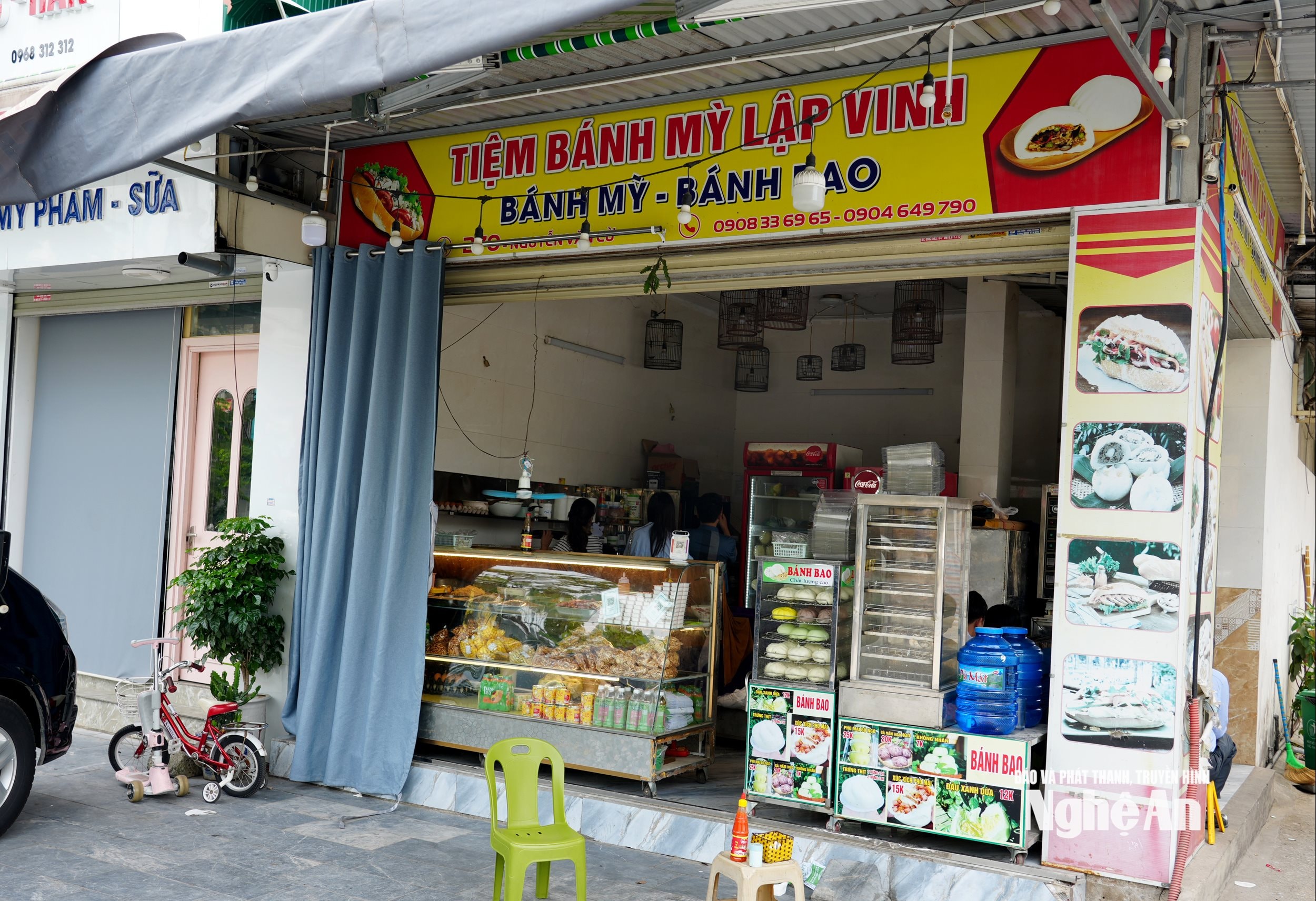 Tiệm bánh mỳ Lập Vinh có địa chỉ số 270, đường Nguyễn Văn Cừ, phường Trường Vinh. Ảnh: Thành Chung