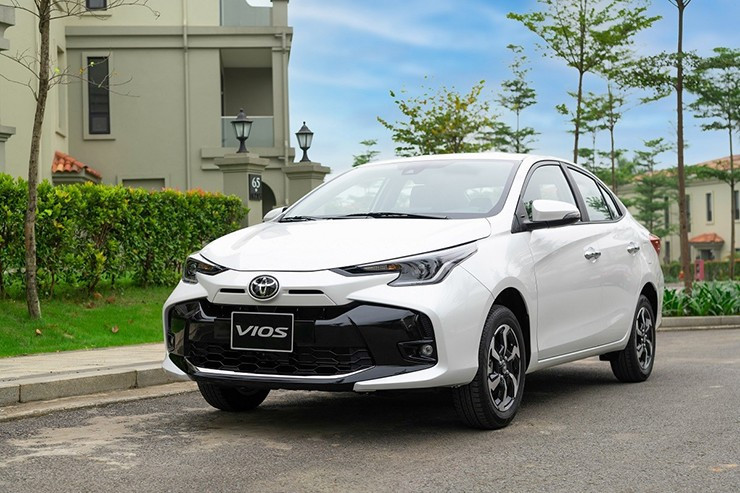 Cận cảnh cụm đèn pha Bi-LED hiện đại trên Toyota Vios mới