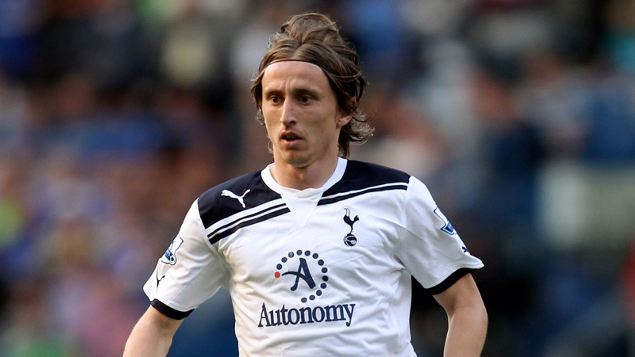 Luka Modric trong màu áo Tottenham Hotspur tại Ngoại hạng Anh.