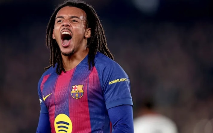 Hậu vệ Jules Kounde của Barcelona là mục tiêu hàng đầu của Liverpool với giá 94 triệu USD.
