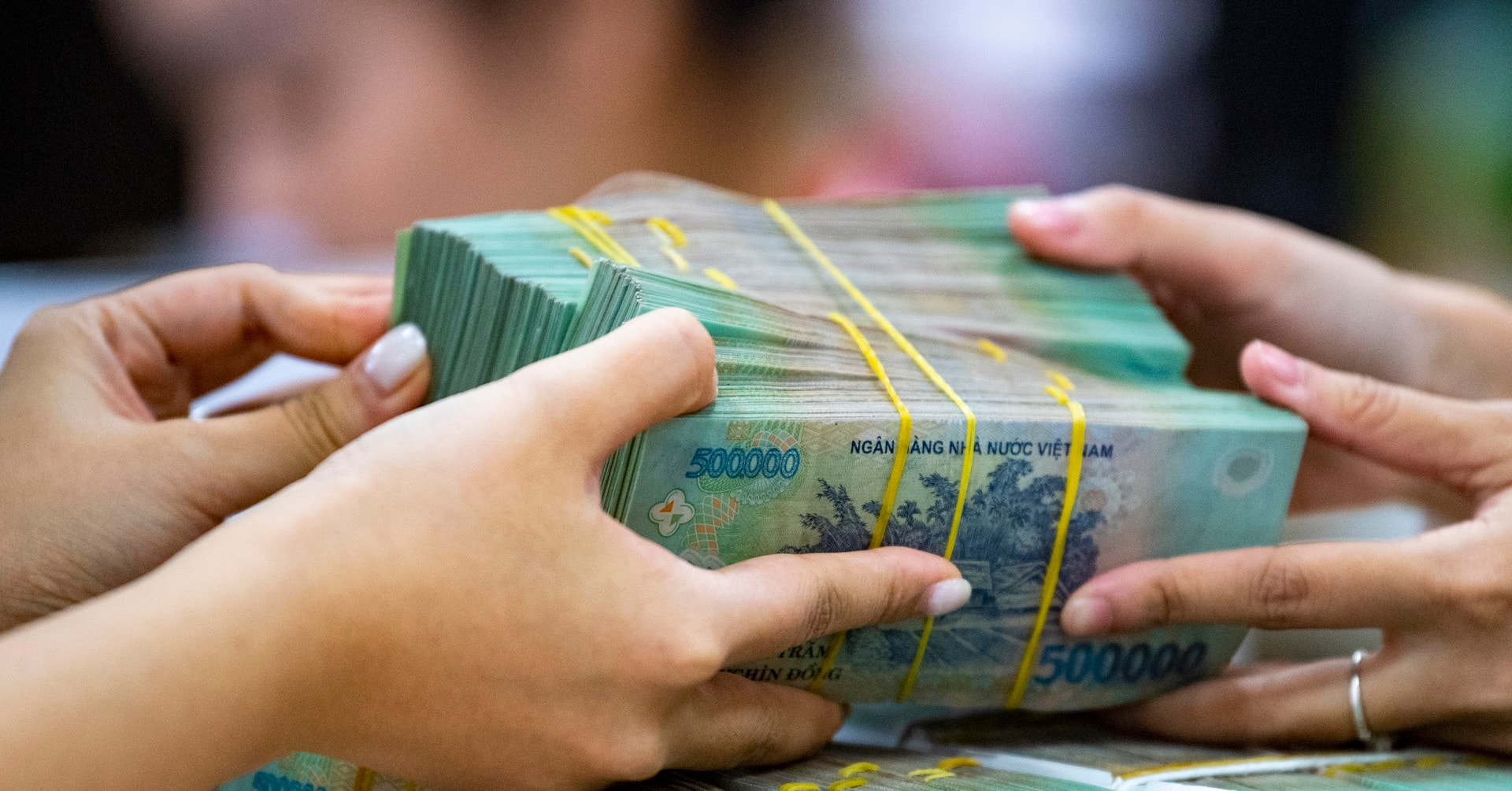 Biến động lãi suất tiết kiệm kỳ hạn 6 tháng tại các ngân hàng thương mại ngày 6/5/2026