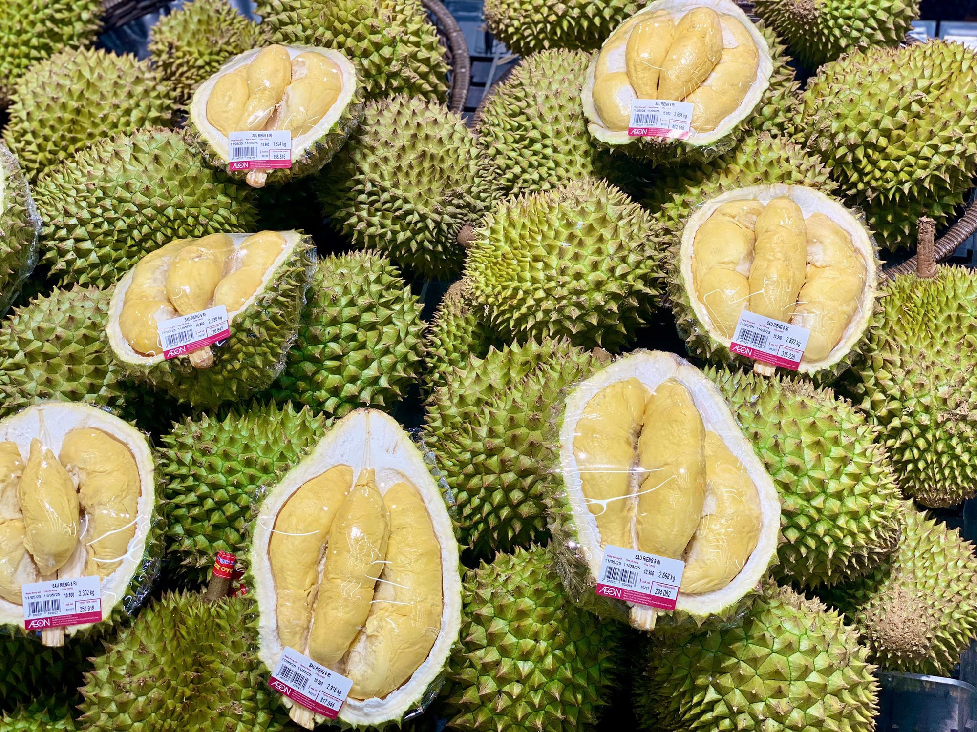 Giá sầu riêng hôm nay 6/5/2026 đi ngang ba miền