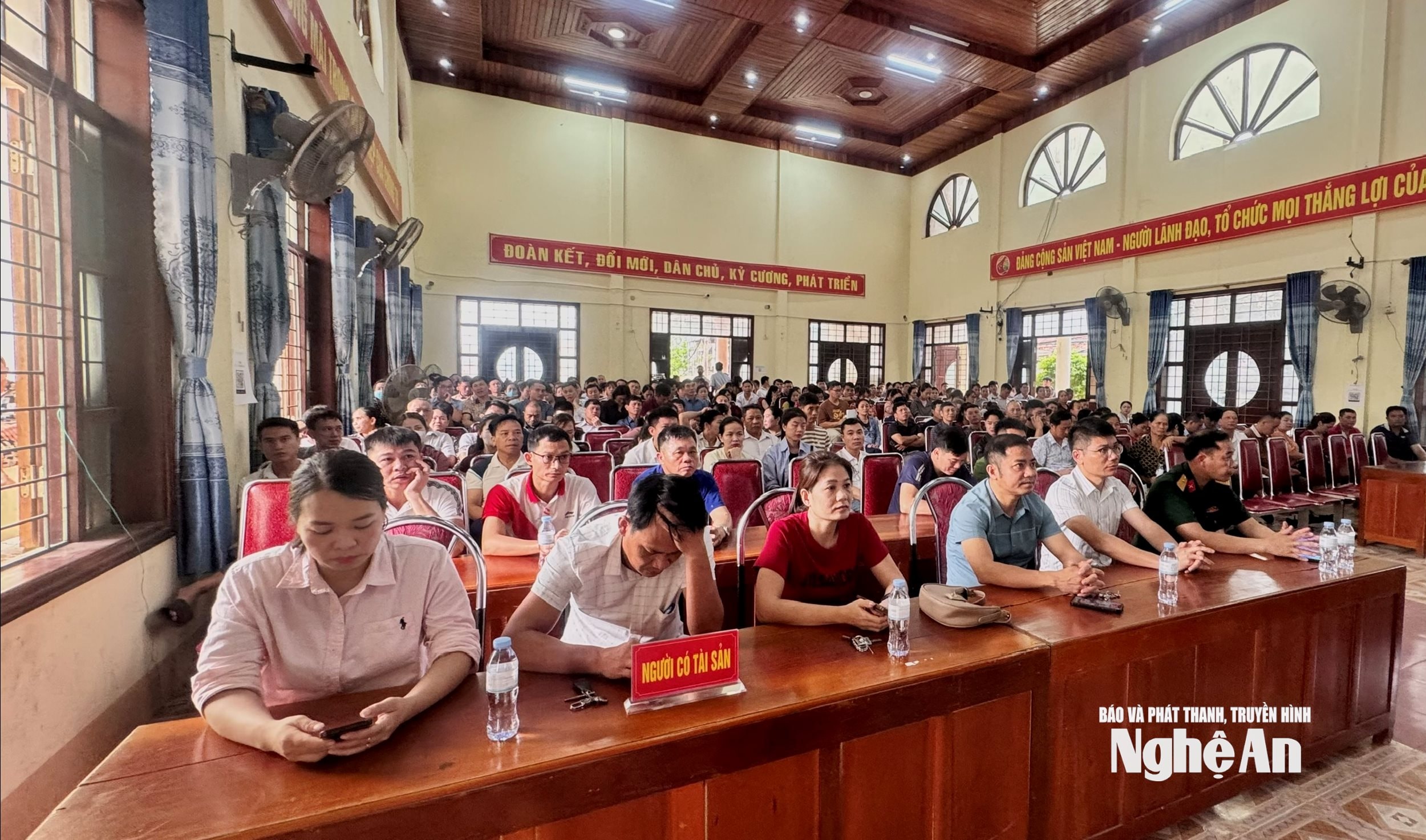 Đại diện giám sát