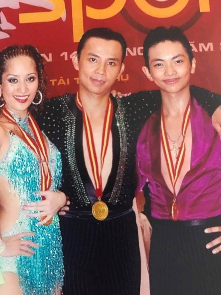 Khánh Thi - Chí Anh - Phan Hiển là những vận động viên vàng của làng dancesport Việt Nam.