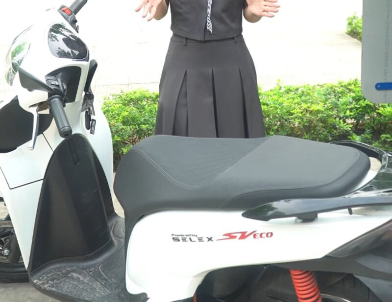 Cơ chế đổi pin linh hoạt trên xe máy điện Selex