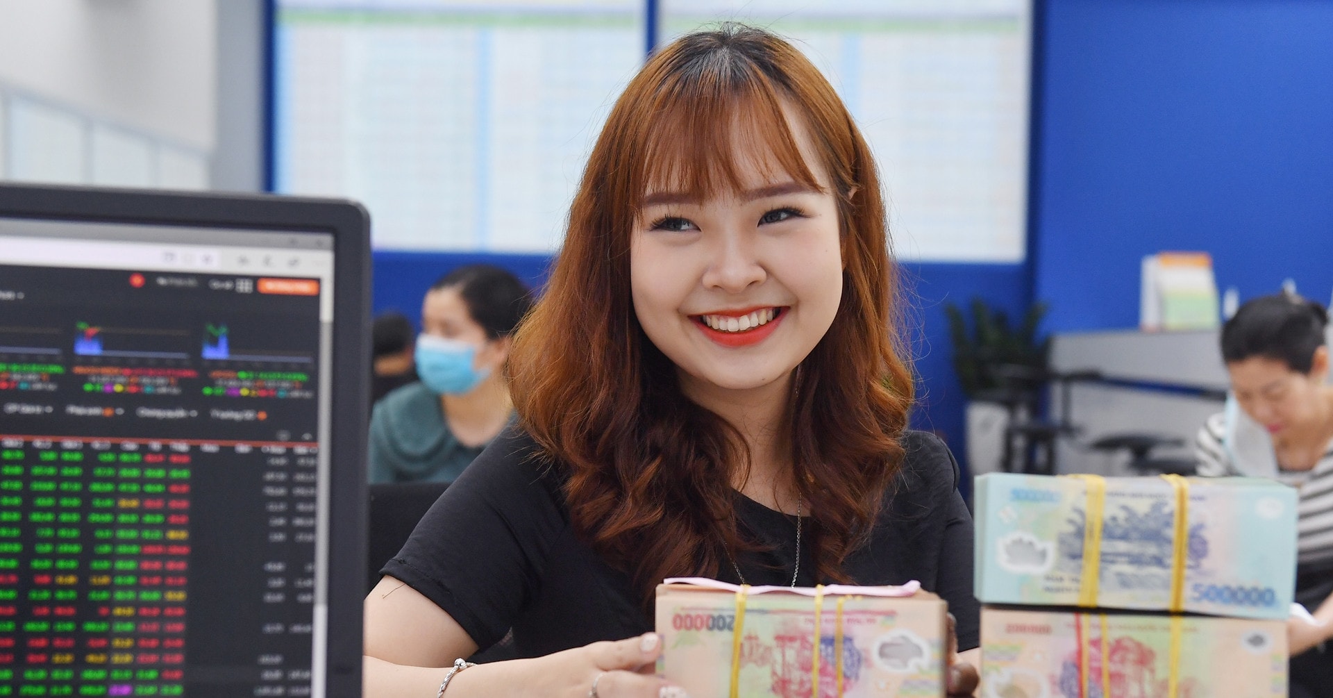 Thanh khoản hệ thống ngân hàng bớt nóng nhưng chưa dễ thở