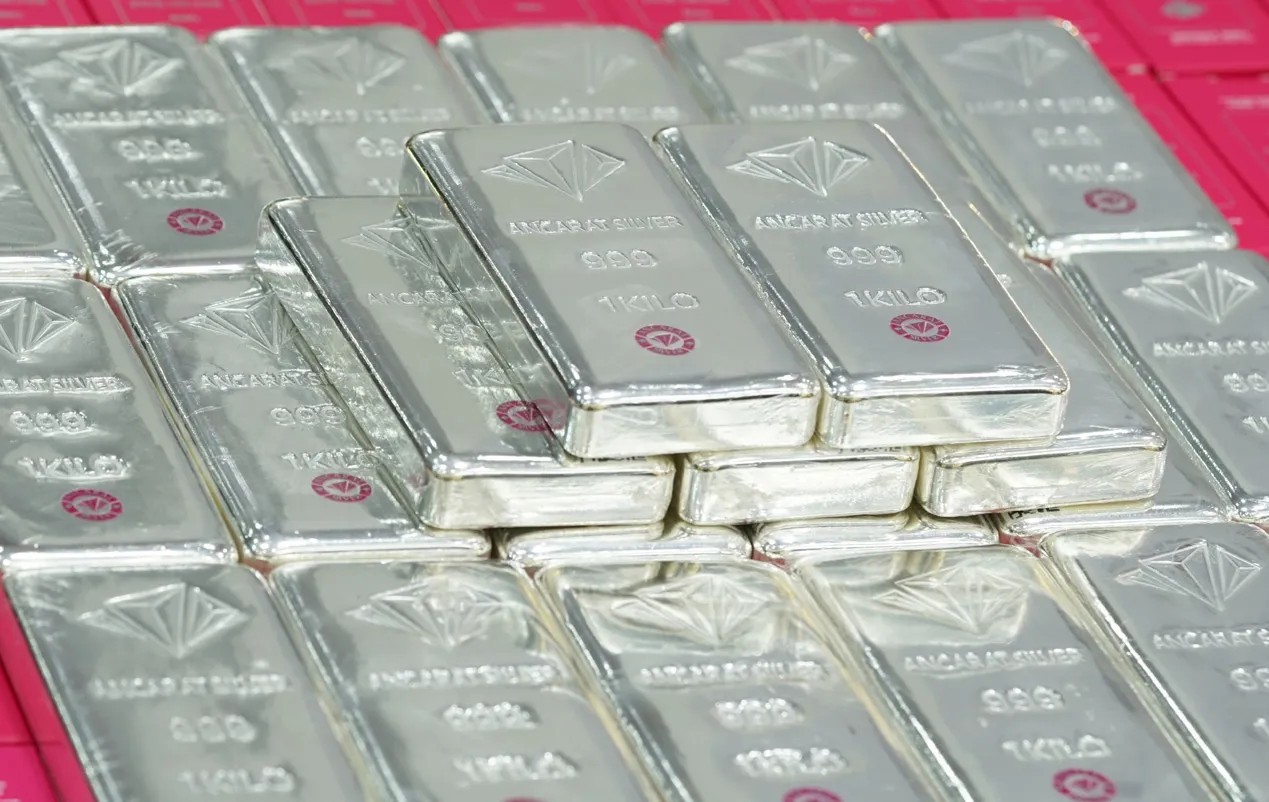Giá bạc hôm nay 8/5: Bạc thỏi cán mốc 82 triệu/kg
