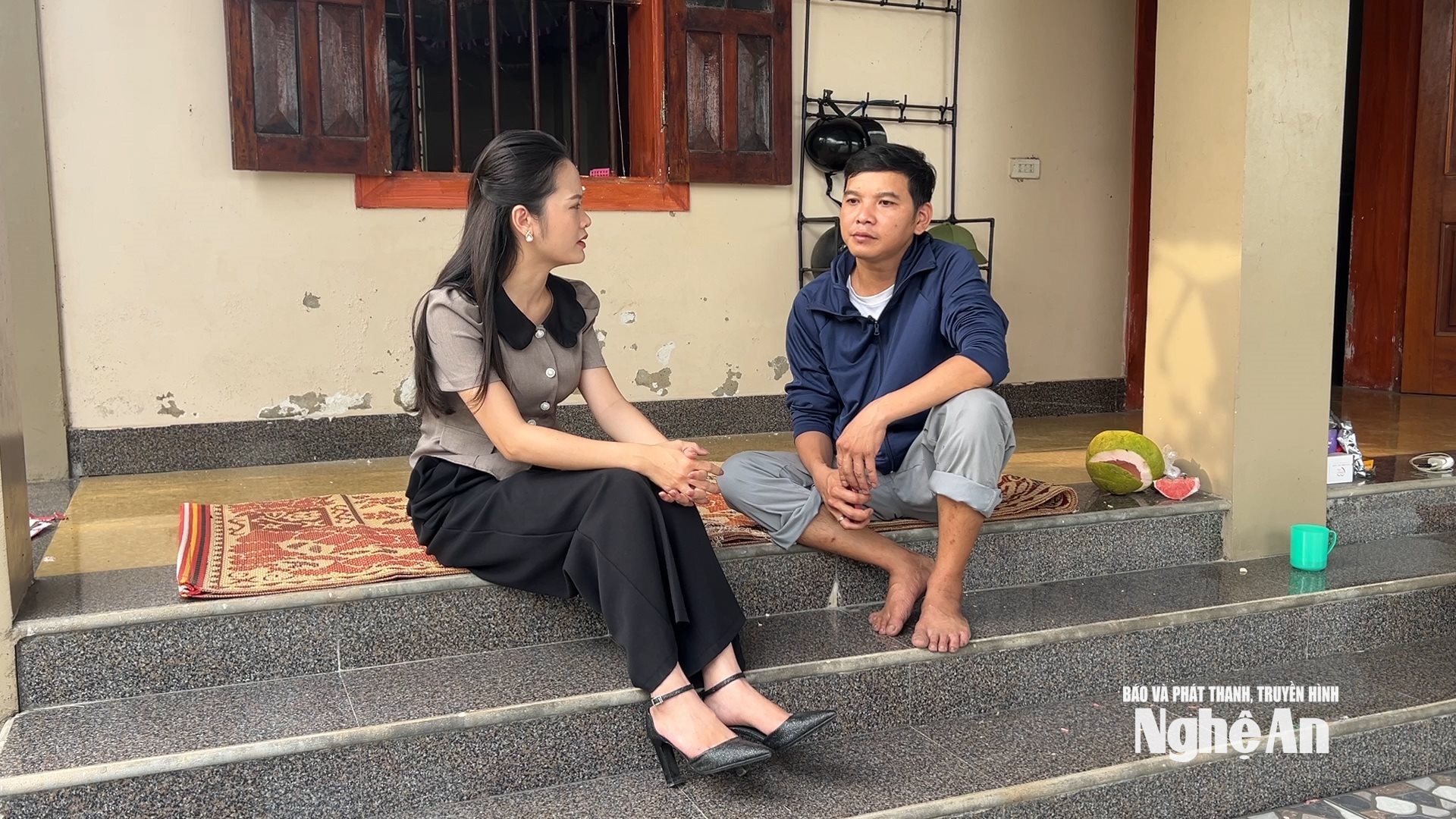 Anh Hoàng Viết Anh trò chuyện với phóng viên Nhịp cầu nhân ái