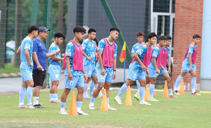 Các cầu thủ U19 Việt Nam tập luyện chuẩn bị cho giải đấu Đông Nam Á 2026.