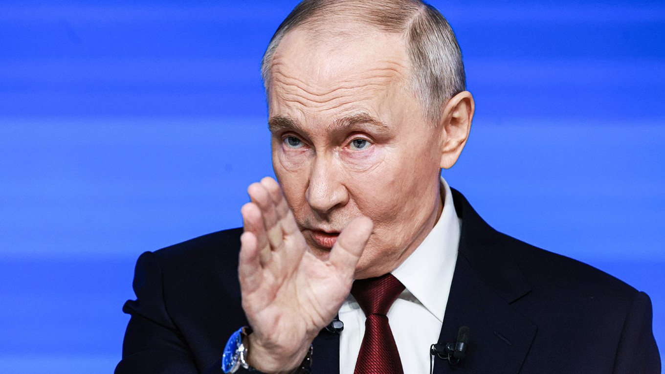 Lệnh ngừng bắn Ngày Chiến thắng do Tổng thống Putin đề xuất có hiệu lực từ 8-10/5. Ảnh: TASS
