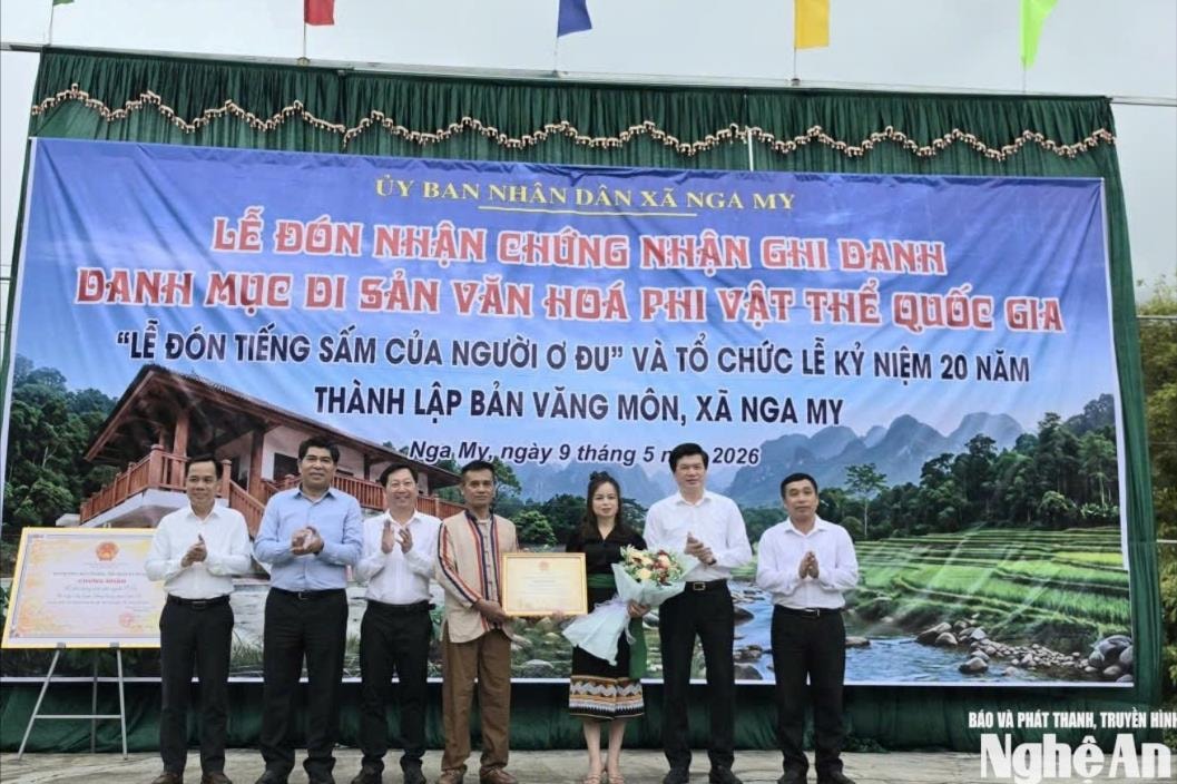 bna_trao-bang-cong-nhan-di-san-phi-vat-the(1).jpg