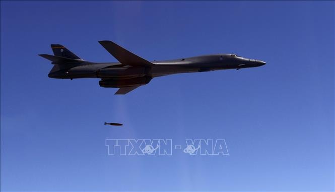 Máy bay ném bom B-1B Lancer của Mỹ tham gia tập trận