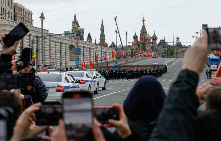 Lãnh đạo các quốc gia tham dự lễ duyệt binh cùng Tổng thống Putin.