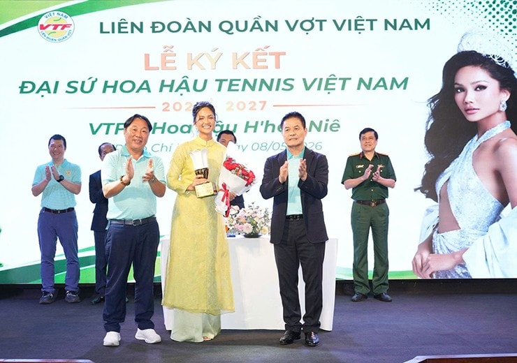 Hoa hậu H'Hen Niê tại buổi lễ công bố đại sứ tennis Việt Nam