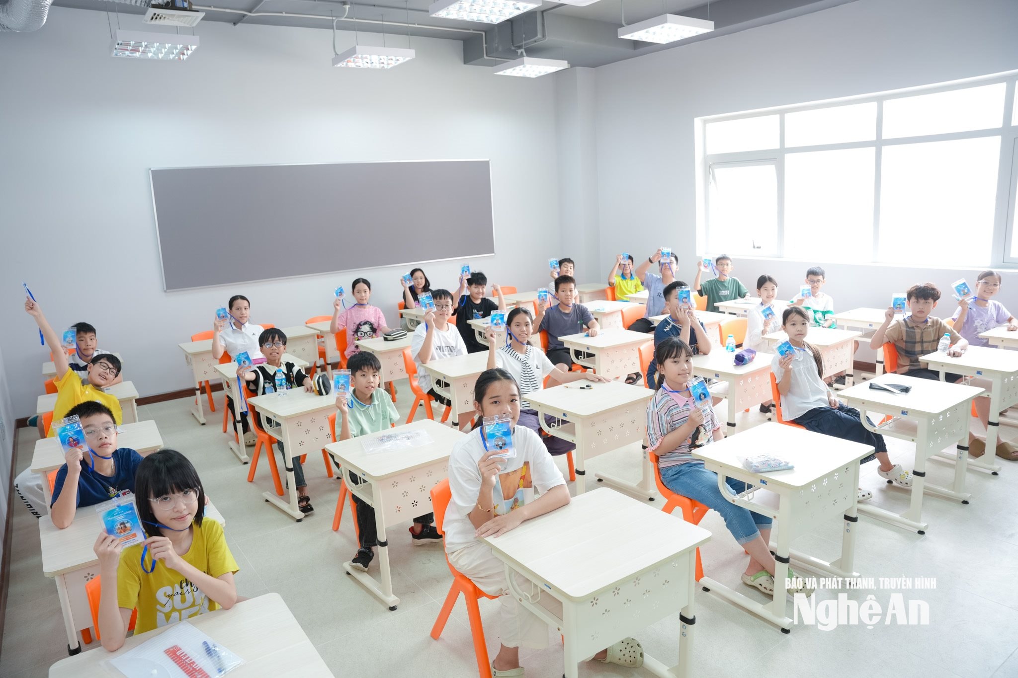 Nhiều học sinh có thành tích học tập tốt tranh tài tại Kỳ thi Tìm kiếm học bổng của FPT School Vinh. Ảnh: Thanh Hà