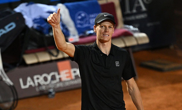 Jannik Sinner thi đấu đầy tự tin trước sự cổ vũ của khán giả nhà tại Rome Open