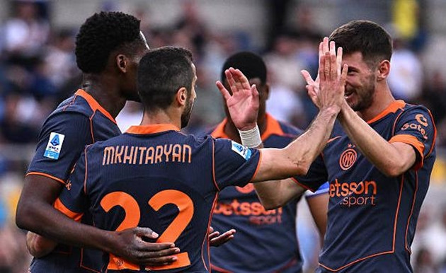 Các cầu thủ Inter Milan ăn mừng chiến thắng áp đảo trước Lazio