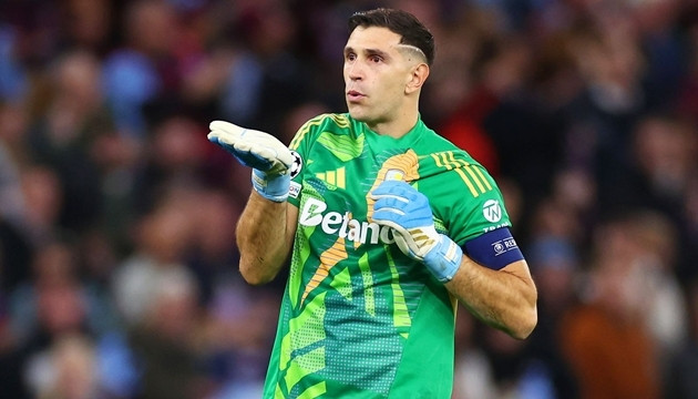 Liverpool theo đuổi Emiliano Martinez.