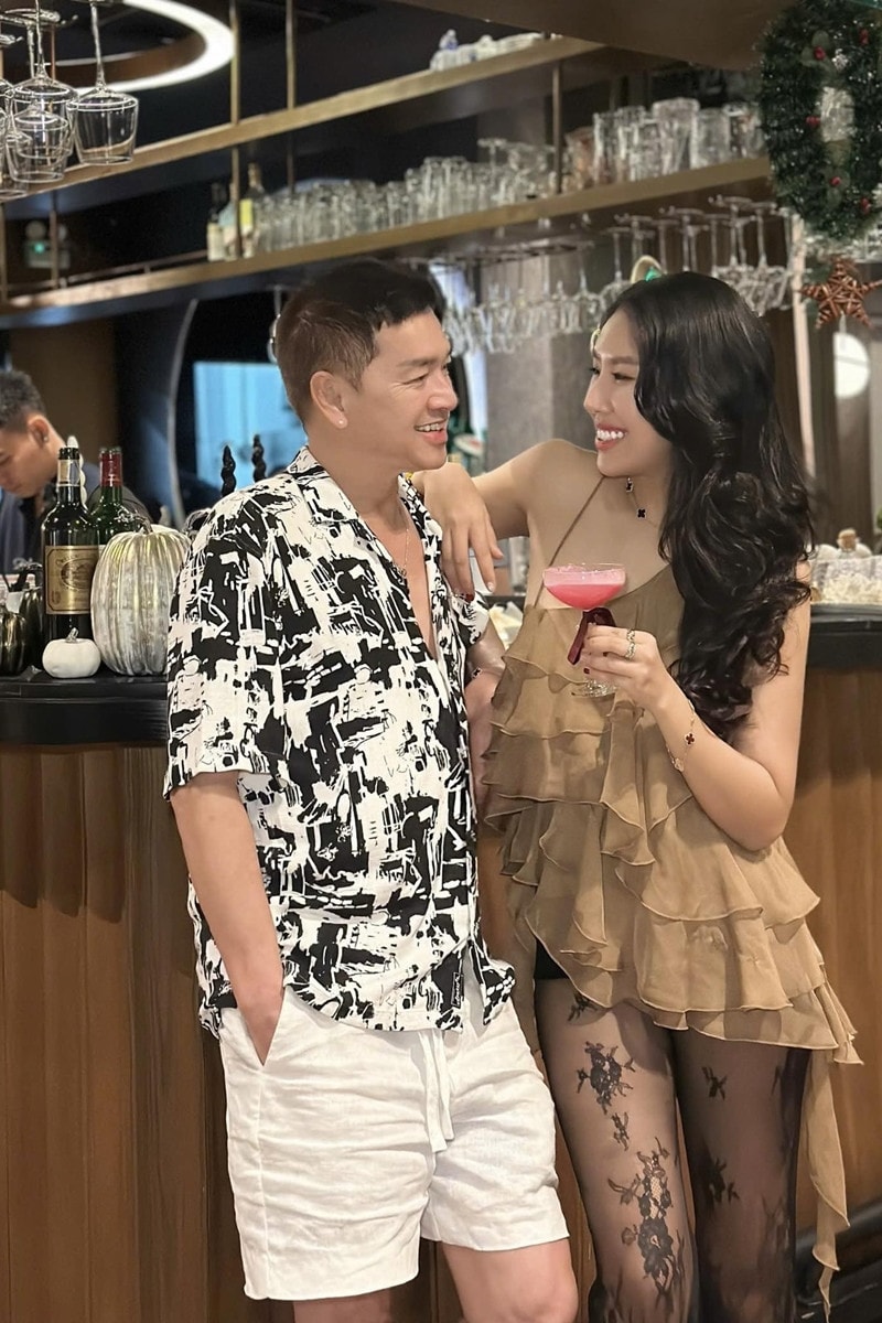 Nghệ sĩ Quang Minh xây biệt thự tặng vợ trẻ